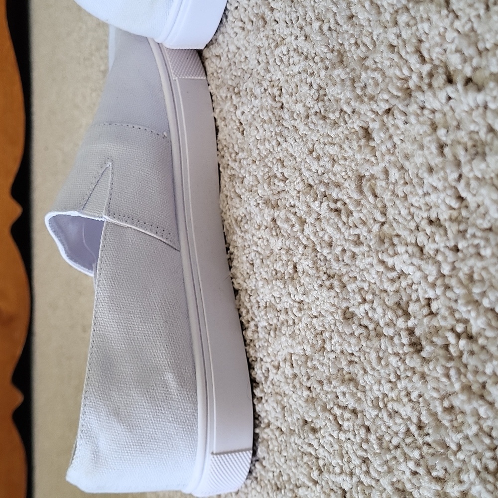 White canvas shoes - brand new - Picture 6 of 8